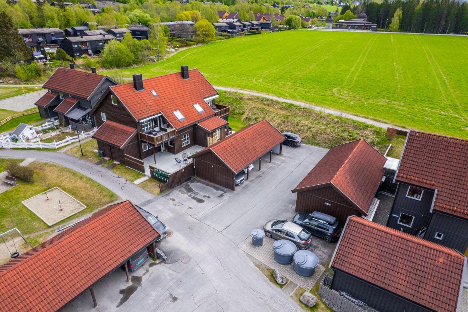 Det er ca. 20 minutters gangavstand til NTG og OL-anleggene, samt kort avstand til Birkebeiner skistadion Galleribilde