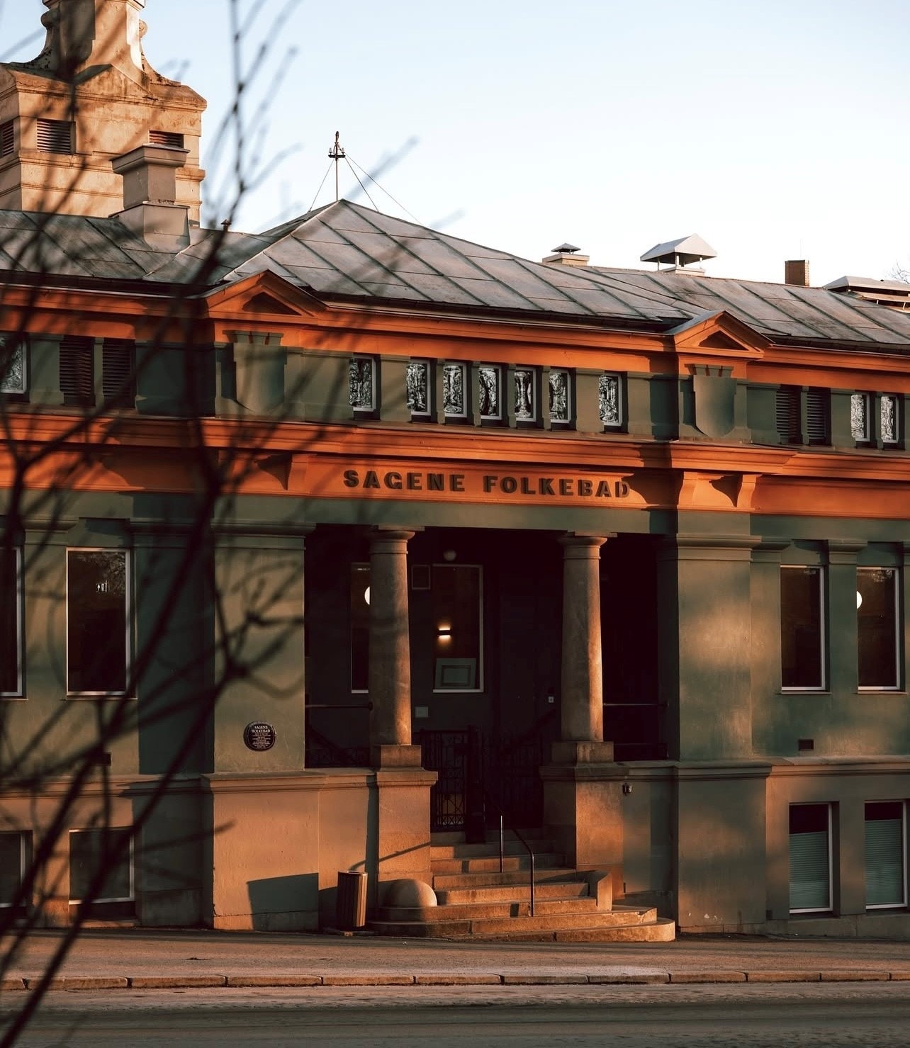 Sagene Folkebad et av de eldste badene å finne i Osloby. Dette har nå åpnet igjen etter å ha vært stengt i 25 år. Galleribilde