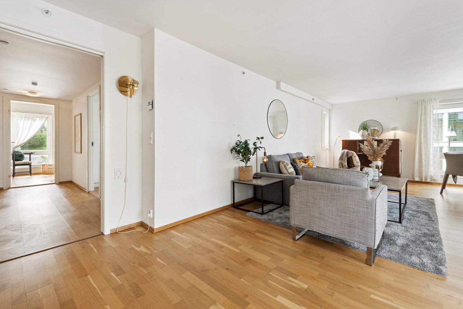 Fra gangen går vi inn i stuen Galleribilde