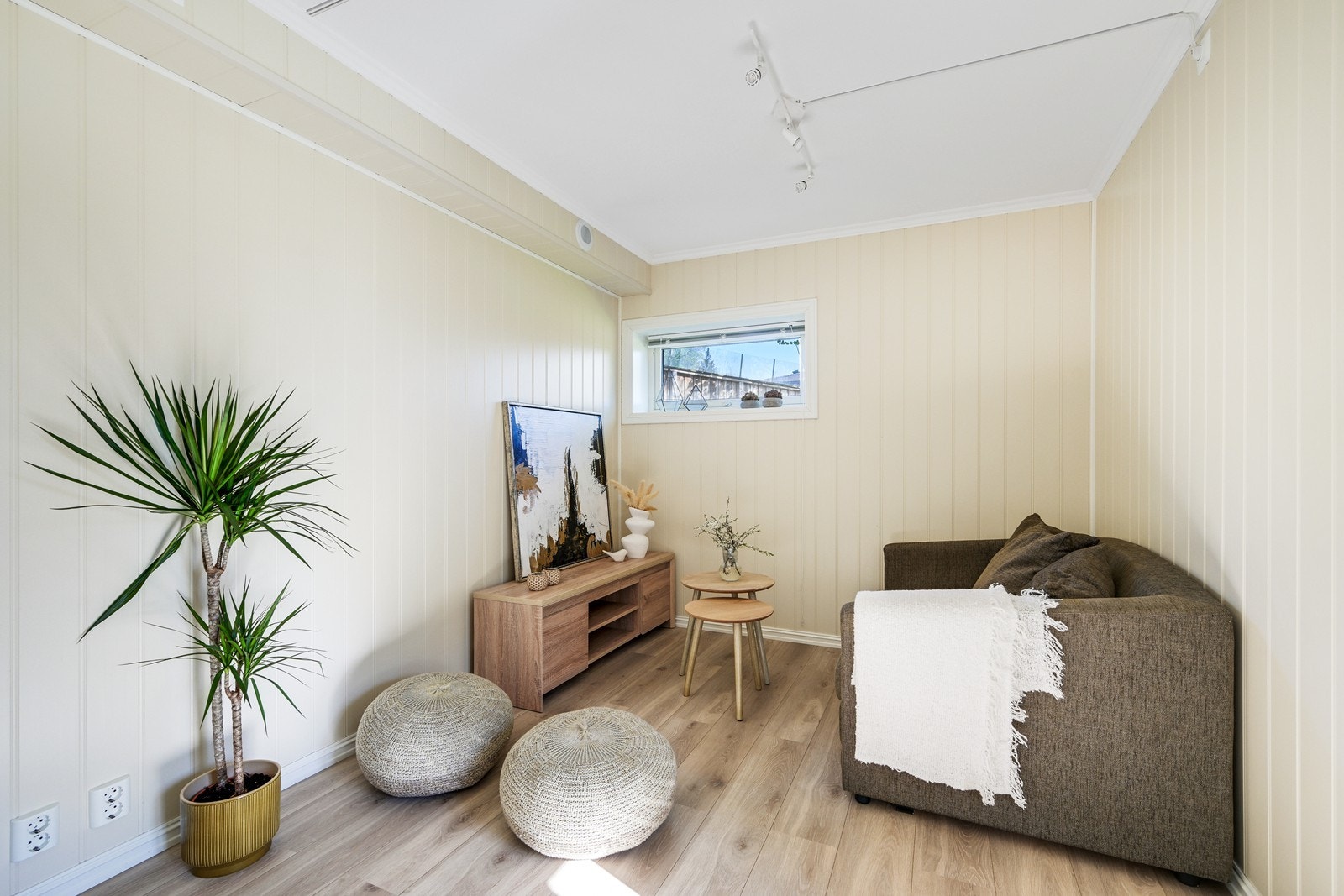 Stue med åpen kjøkkenløsning. Galleribilde