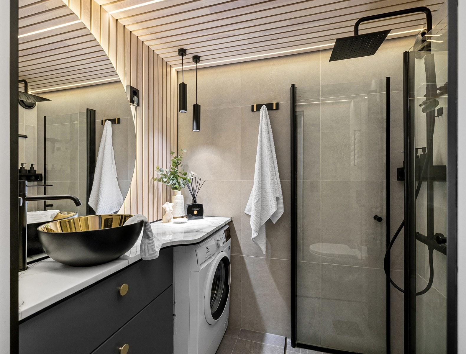 Lekkert og moderne bad overflateoppusset i 2023 Galleribilde