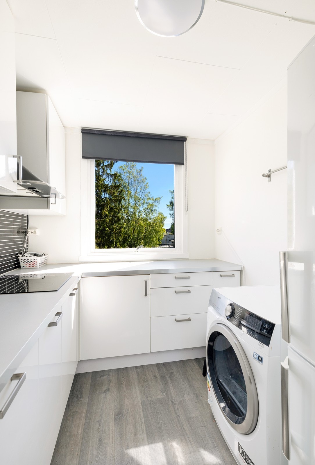 Medfølger hvitevarer på kjøkken. (Ikke vaskemaskin). Galleribilde