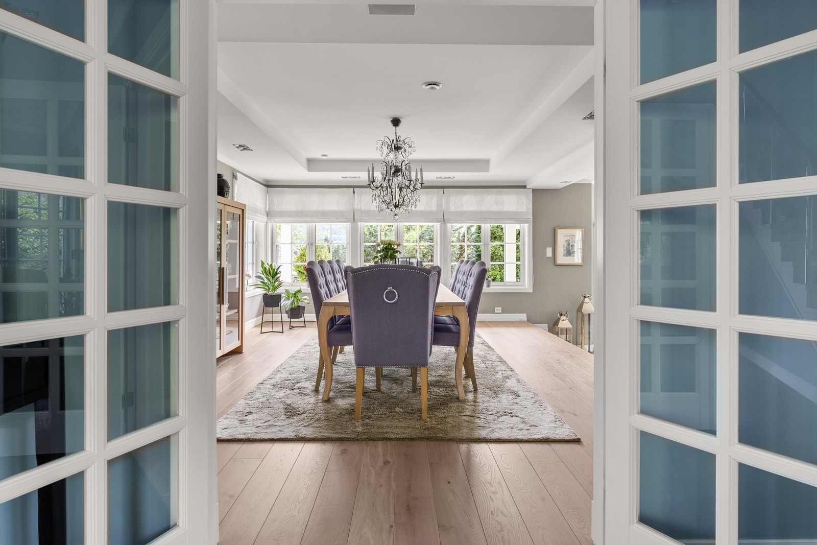 Det er integrerte høyttalere i himling og/eller vegger i stuer, hovedsoverom (soverom 1), bad (bad ved hovedsoverom), kjøkken og spaavdeling Galleribilde