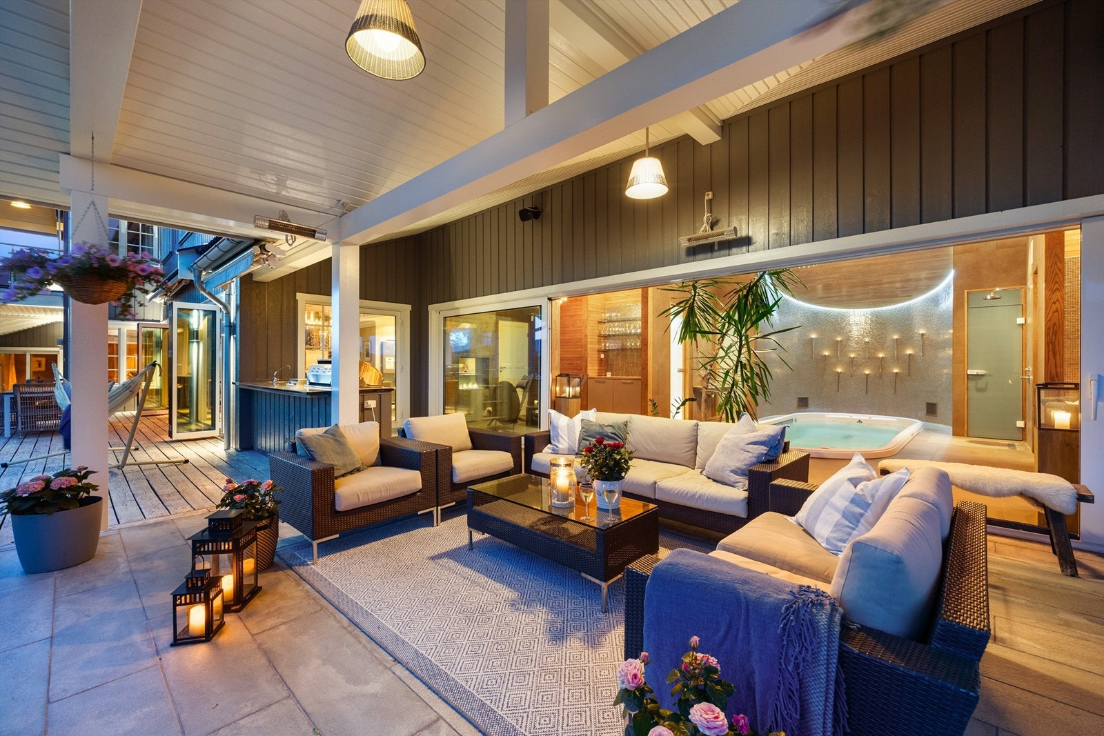 Terrasse ved spaavdelingen - Kveldsbilde Galleribilde