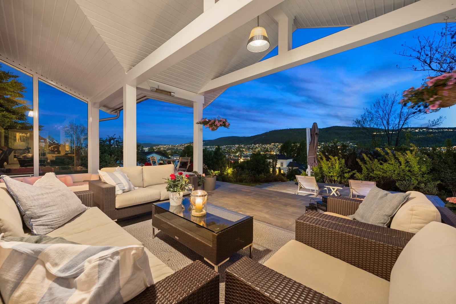 Terrasse ved spaavdelingen - Kveldsbilde Galleribilde