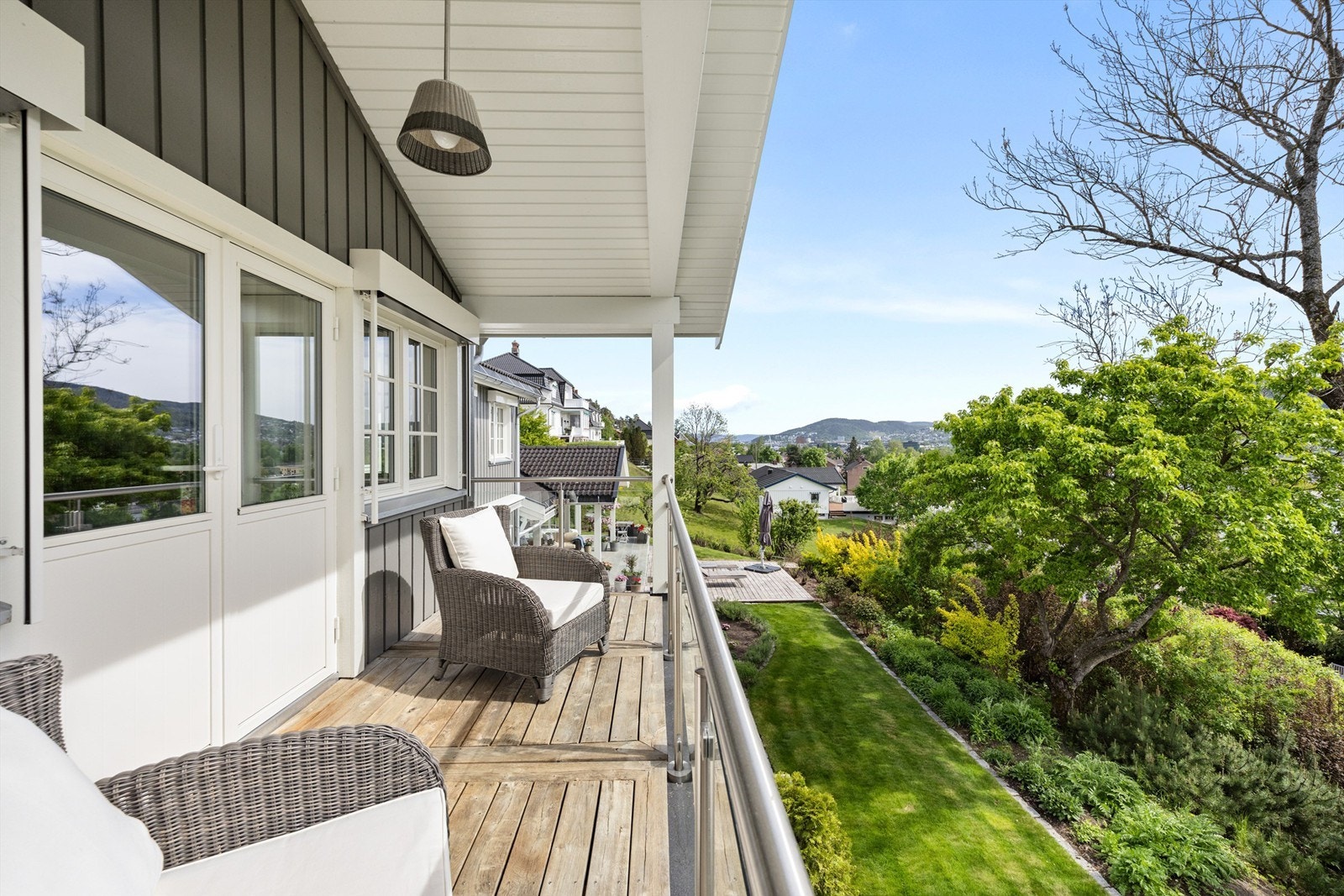 Overbygget sydvendt balkong på ca. 8 kvm Galleribilde