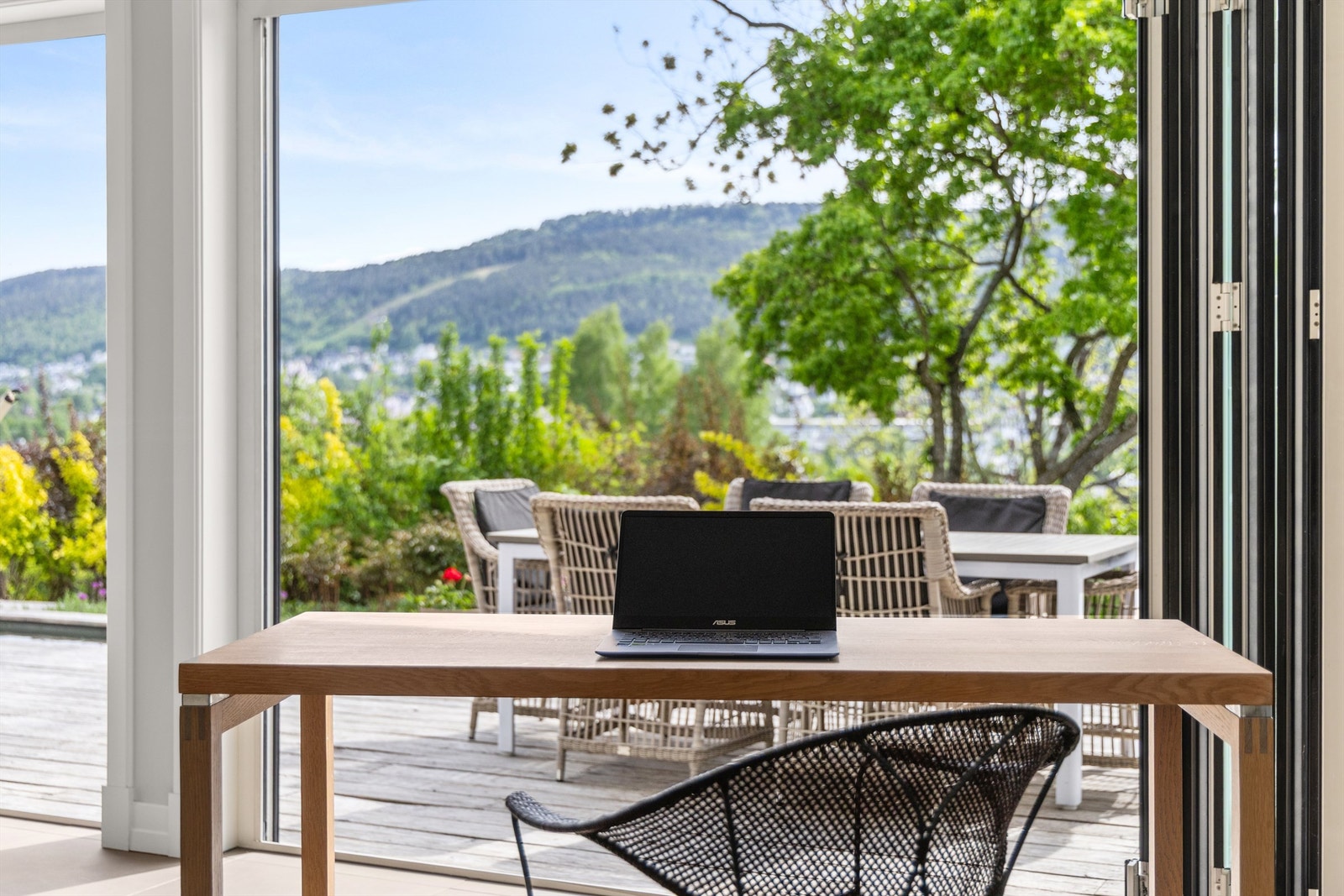 Utsikt fra kjøkkenet Galleribilde