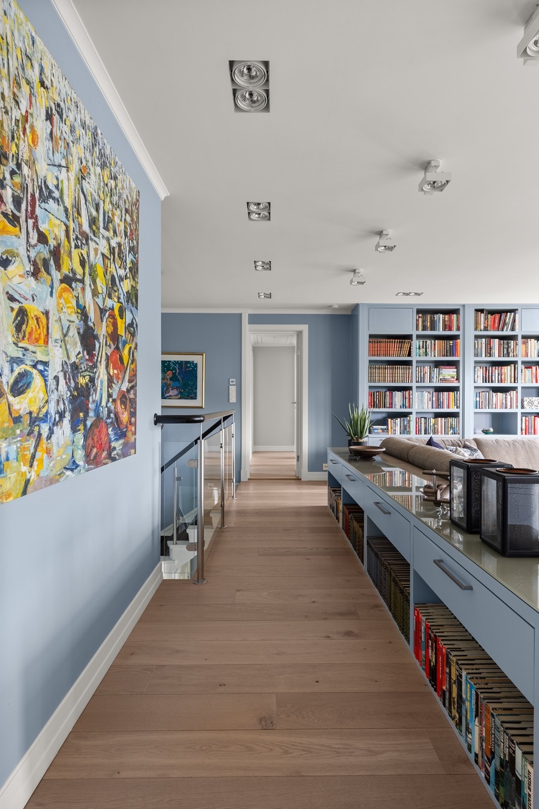 Hyggelig ekstra stue i 2. etasje med god plass til møblement Galleribilde