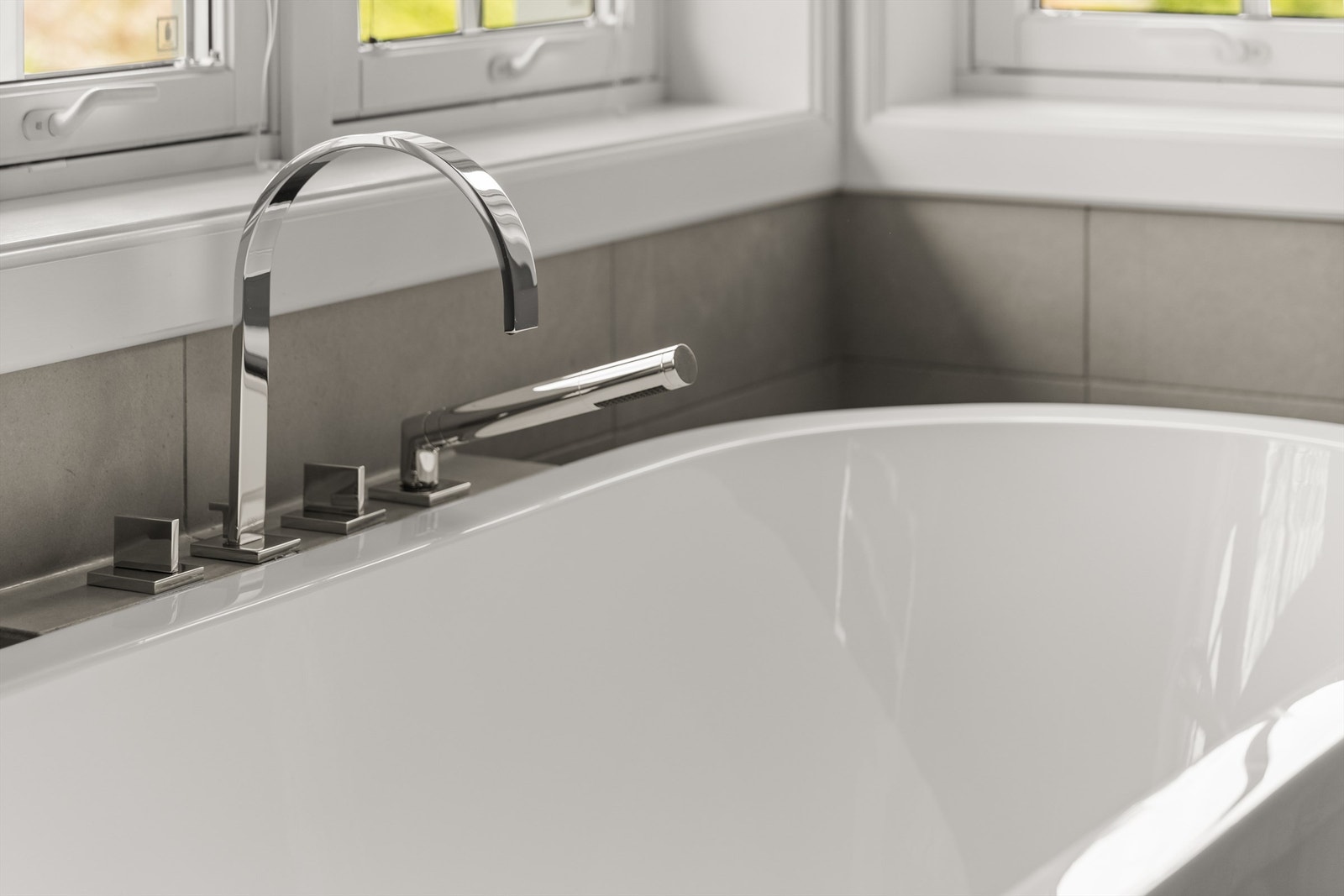 Frittstående badekar med hånddusj Galleribilde