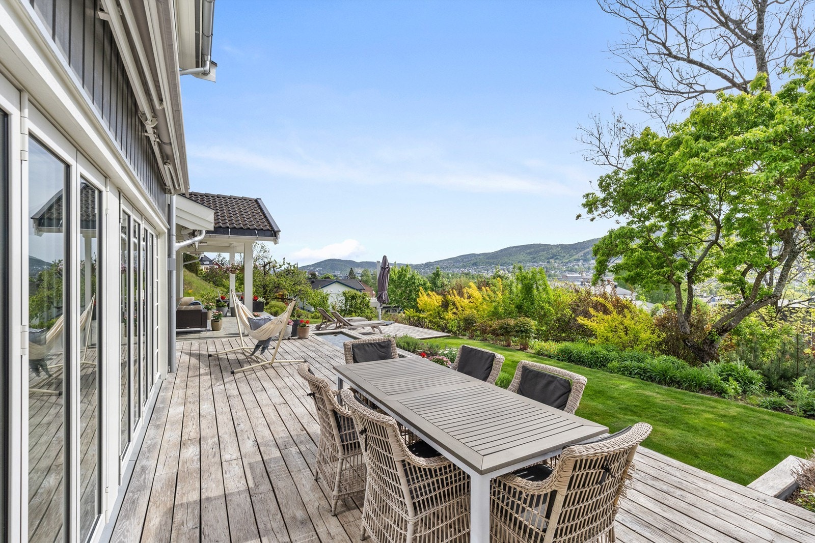 Terrasse ved kjøkkenet Galleribilde