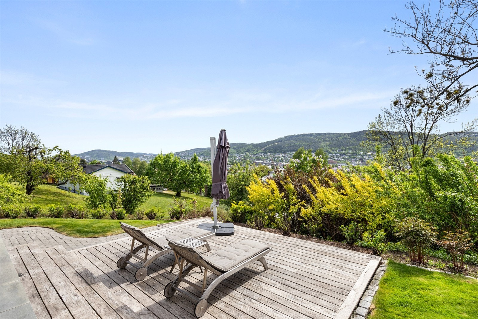 Platting på ca. 27 kvm med terrassebord Galleribilde