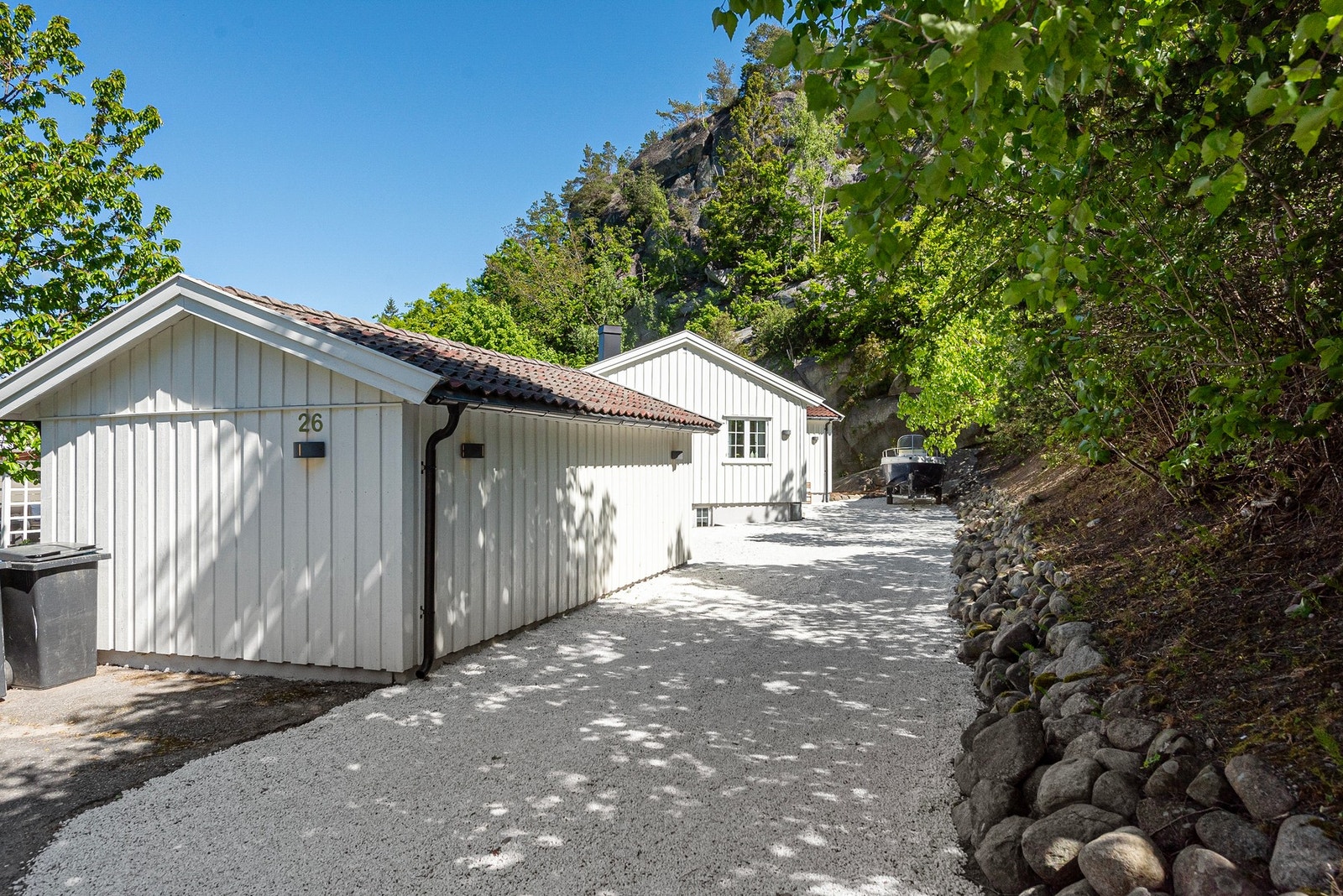 Velkommen - En privat innkjørsel med god plass til parkering Galleribilde