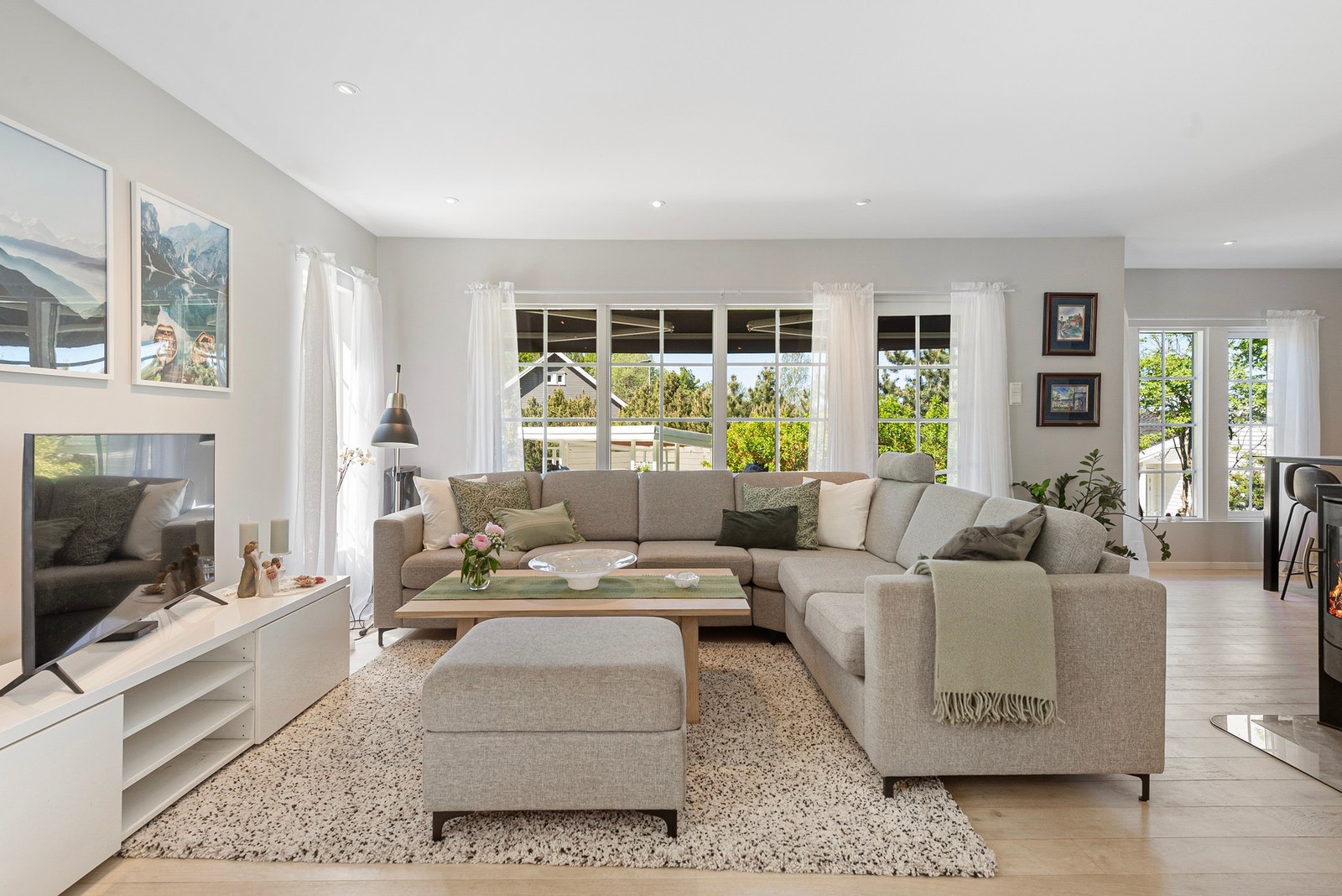 Med lyse og nøytrale vegger er det enkelt å sette sitt personlige preg på rommet og skape den stilen du ønsker Galleribilde