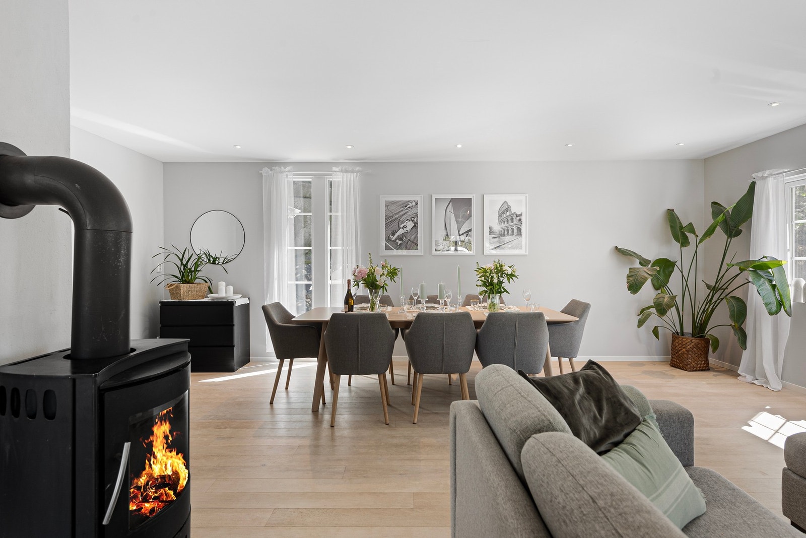 Her har du deilig vedovn for god temperatur og lun atmosfære Galleribilde