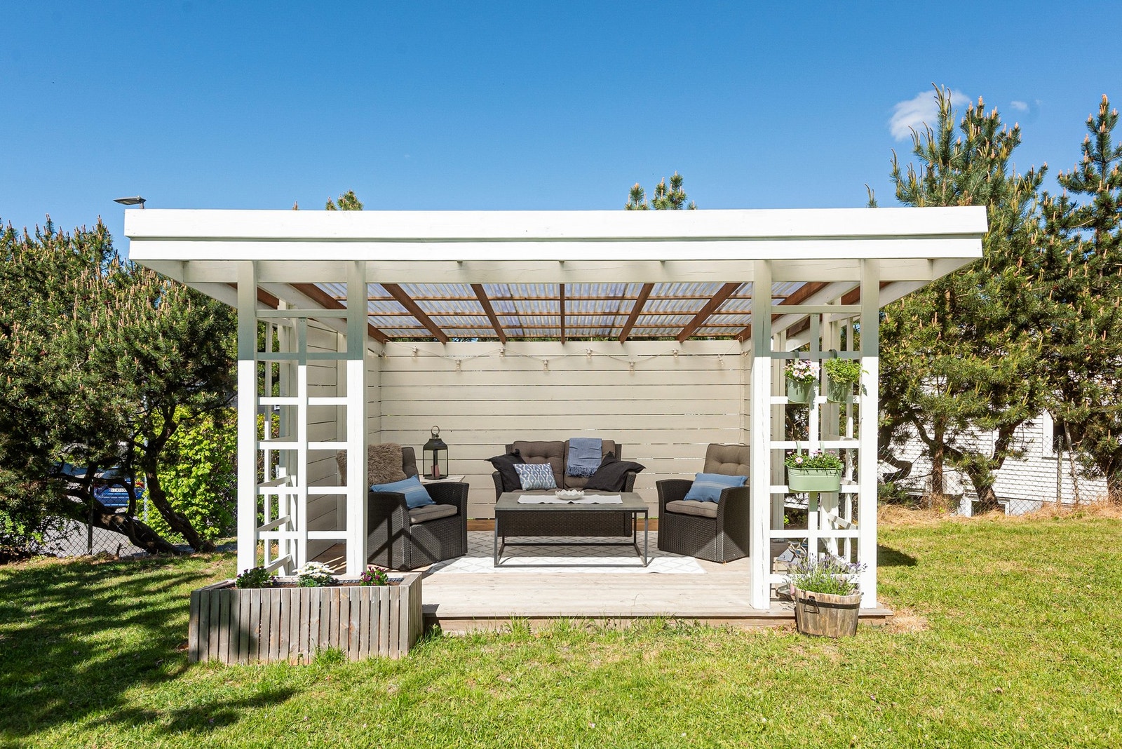 Her har du også et fint sted å kunne nyte en koselig middag når solen titter frem Galleribilde