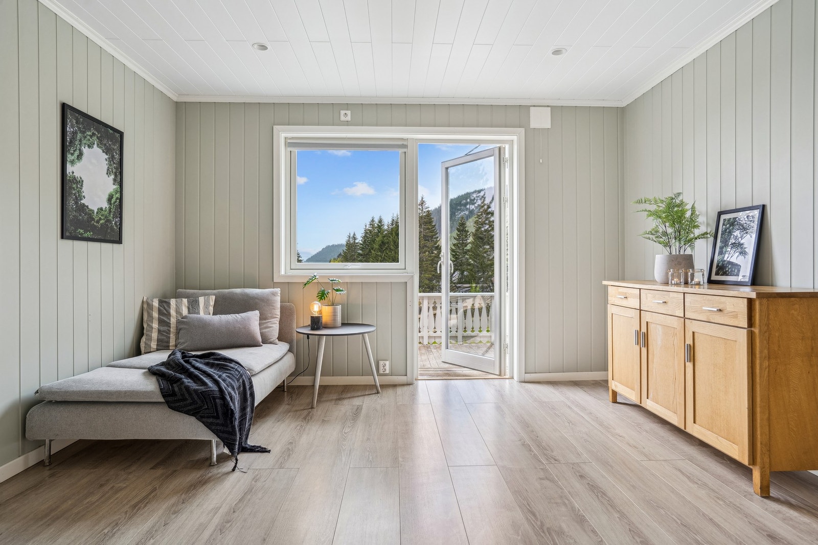 Vinduer og terrassedører skiftet i flere omganger (1998, 2015-2017). Galleribilde