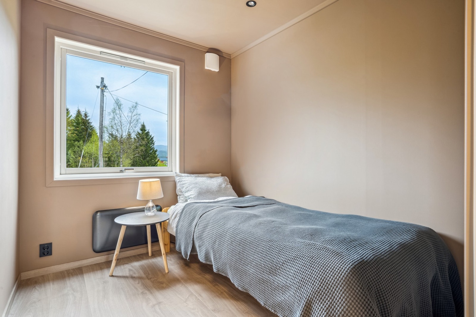 Soverommet i hovedetasjen ble nylig pusset opp i 2025. Galleribilde