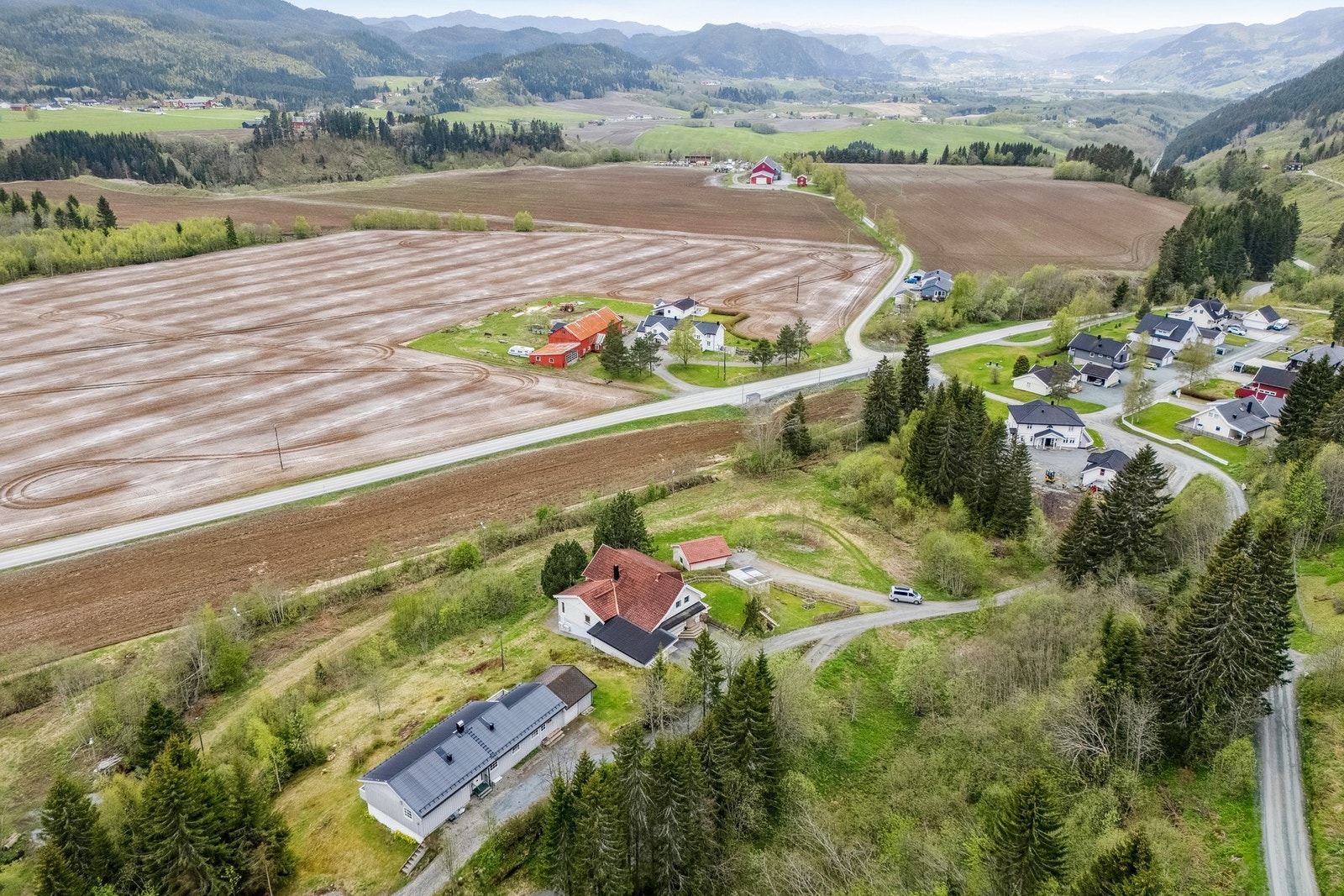 Det er kort vei til fiskevann, turterreng og preparerte skiløyper. Galleribilde