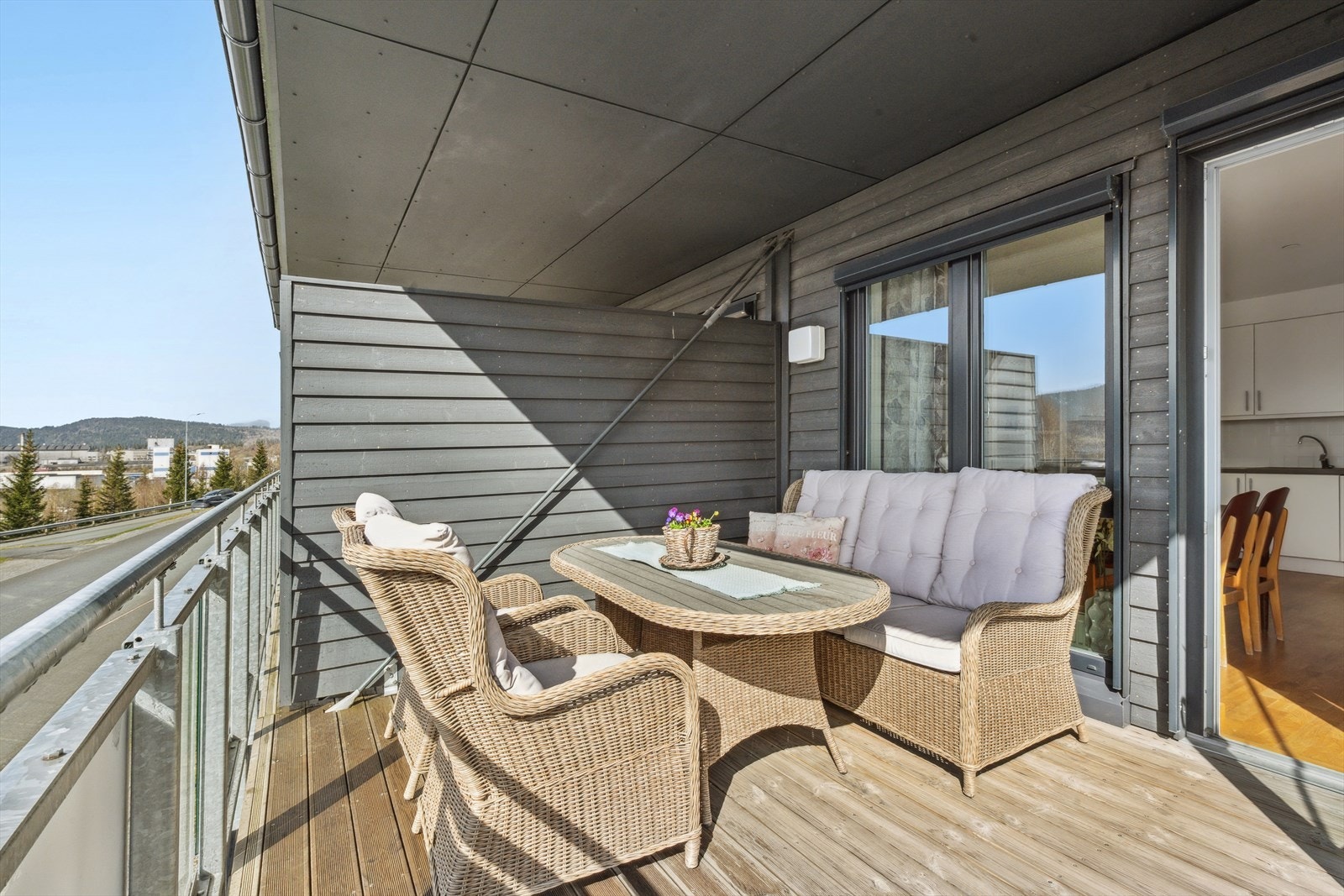 Rikelig med plass til utemøblering Galleribilde