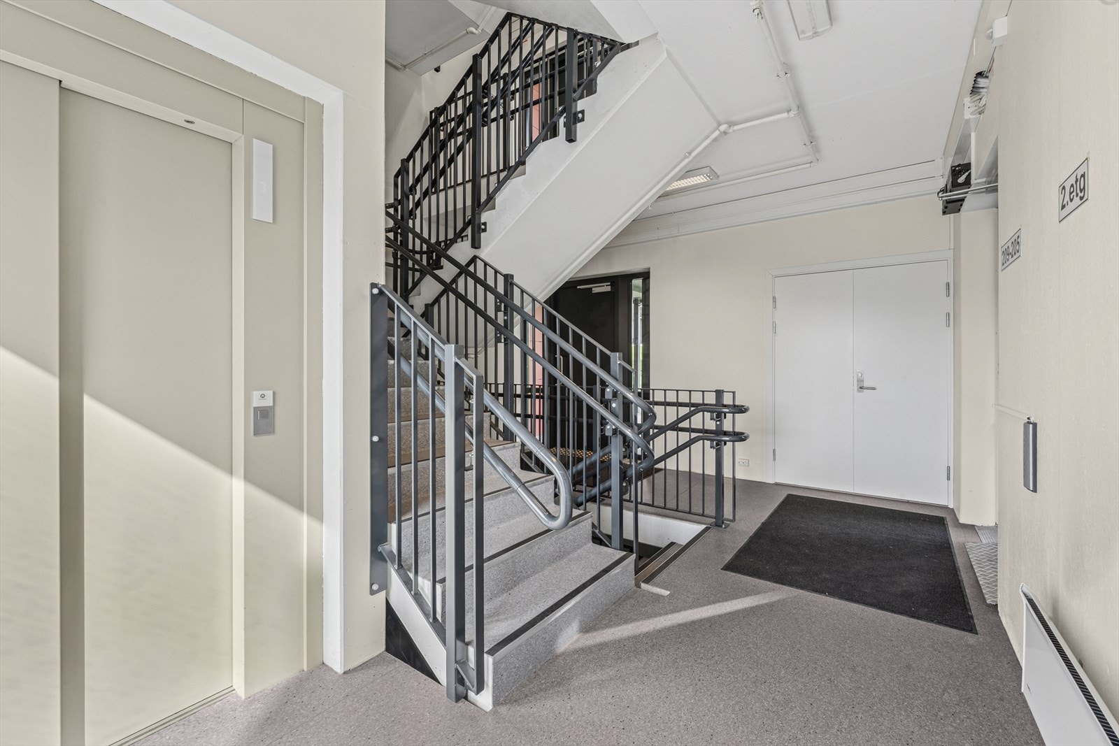 Felles trapperom og heis Galleribilde