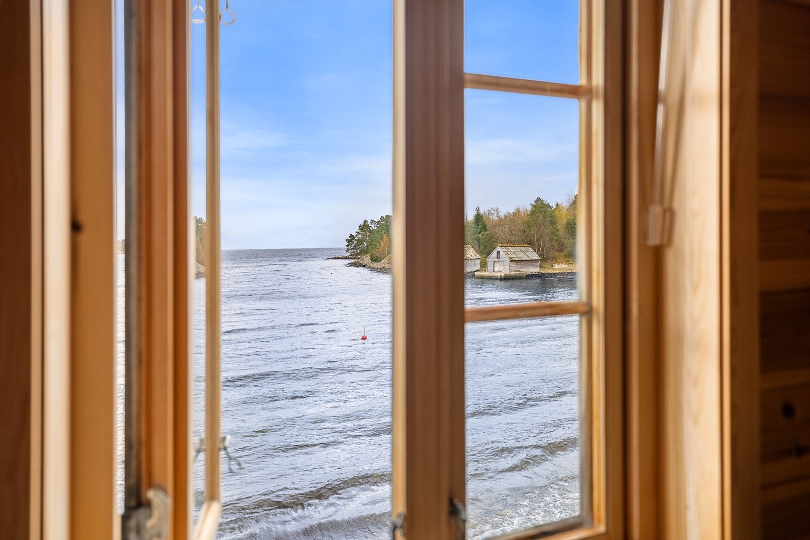 Utsikt fra naust Galleribilde