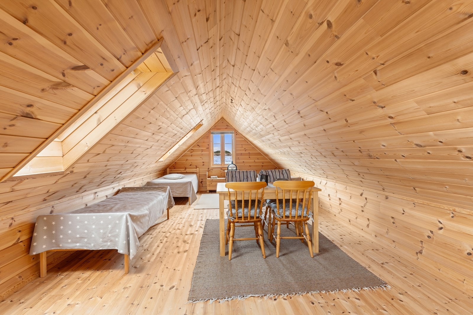 Bøteloft på naust Galleribilde