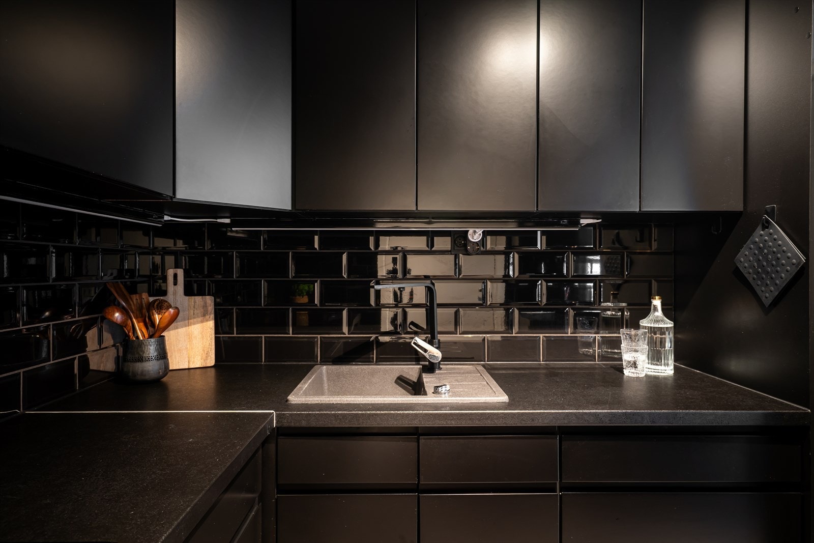 nnredningen fra 2019 er stilren og moderne, med god skap- og skuffeplass. Galleribilde