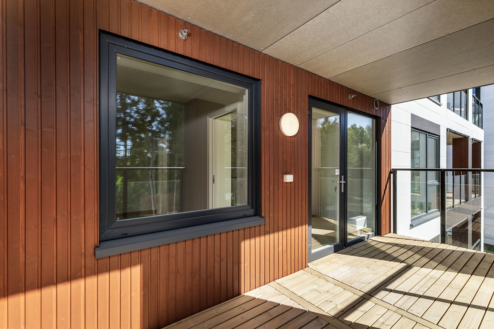 Flott sydøstvendt balkong på 10 kvm med god plass til utemøbler etter ønske Galleribilde