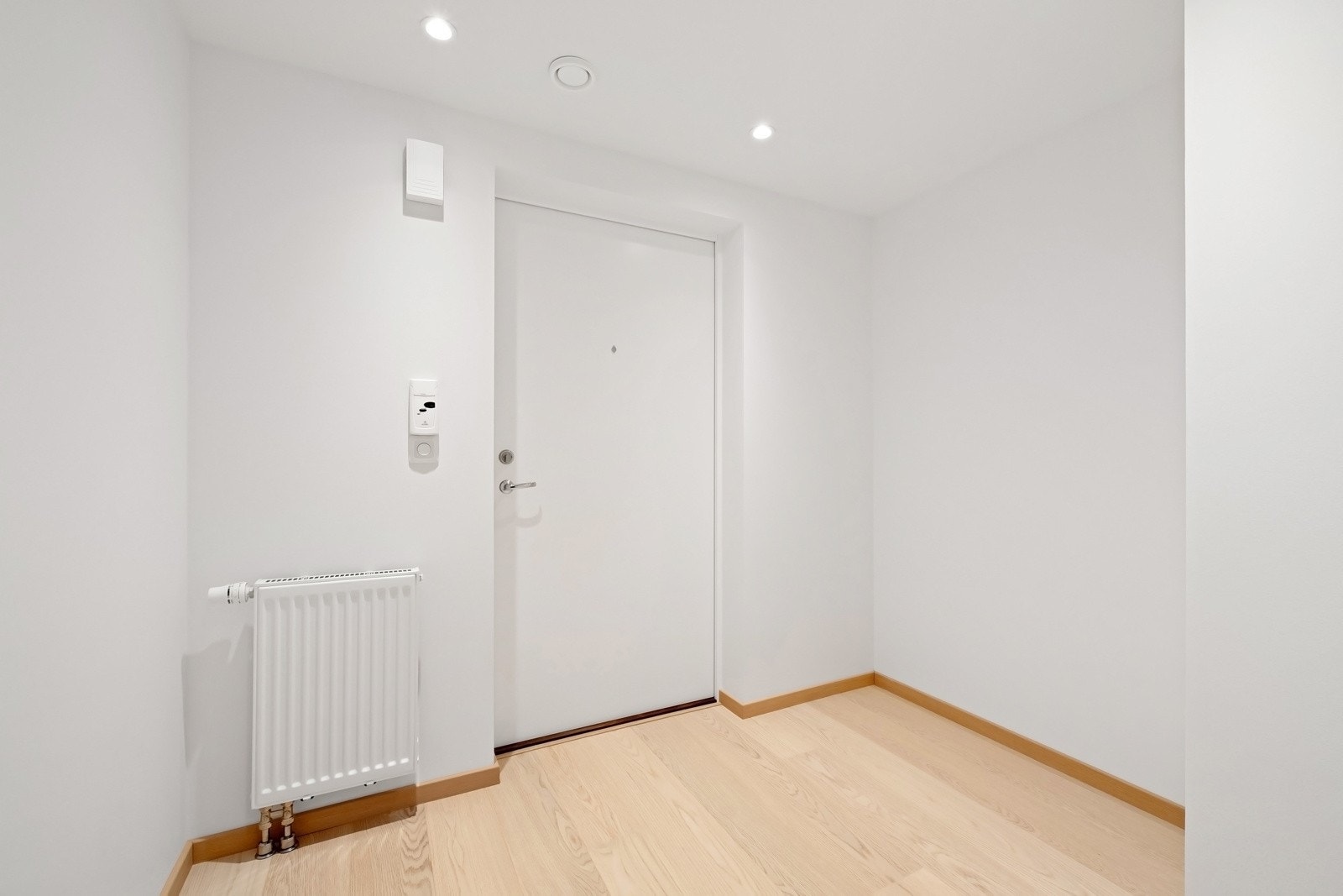 Fin entré/ gang med god avsatt plass til skapinnredning. Galleribilde