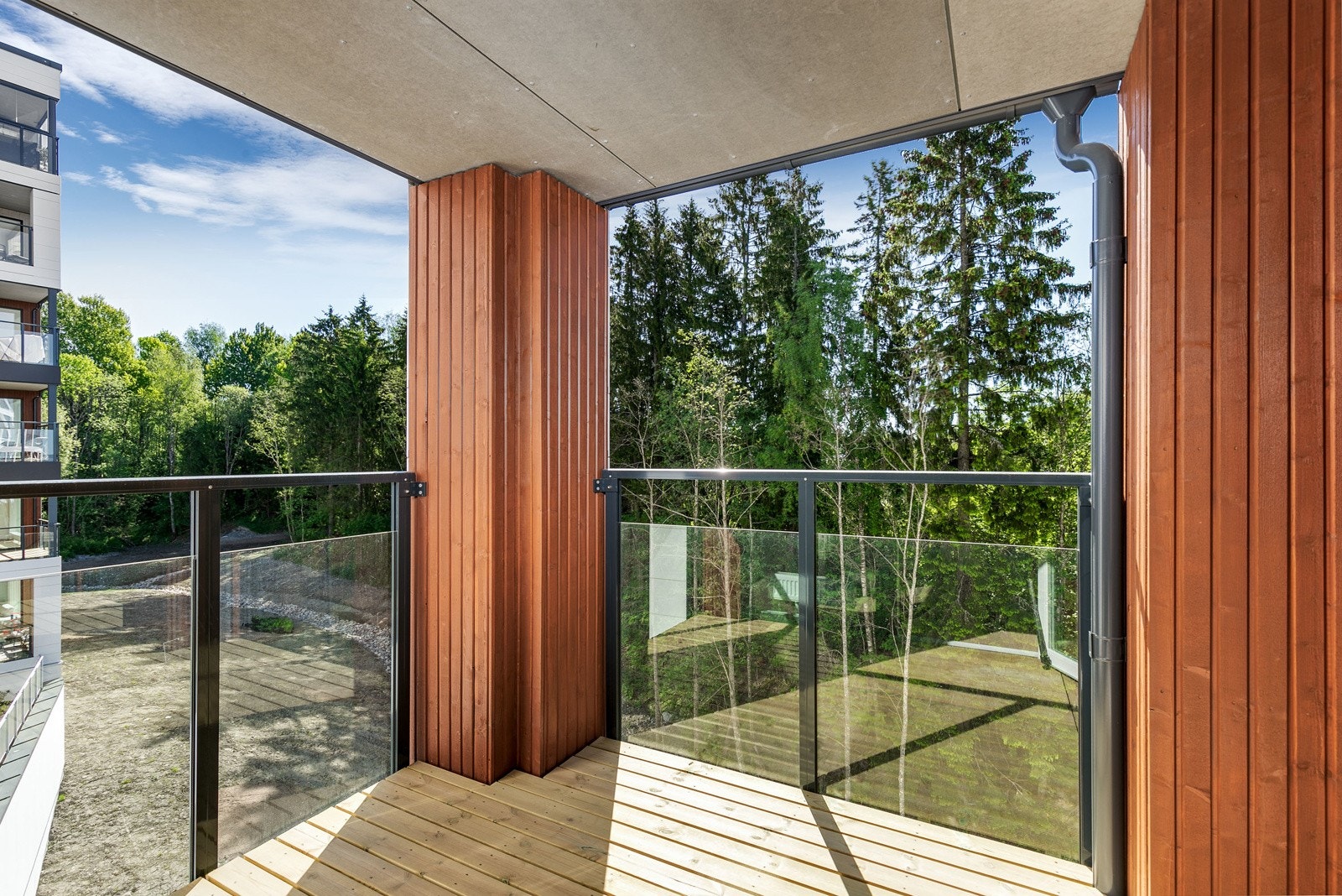 Flott sydøstvendt balkong på 10 kvm med god plass til utemøbler etter ønske Galleribilde