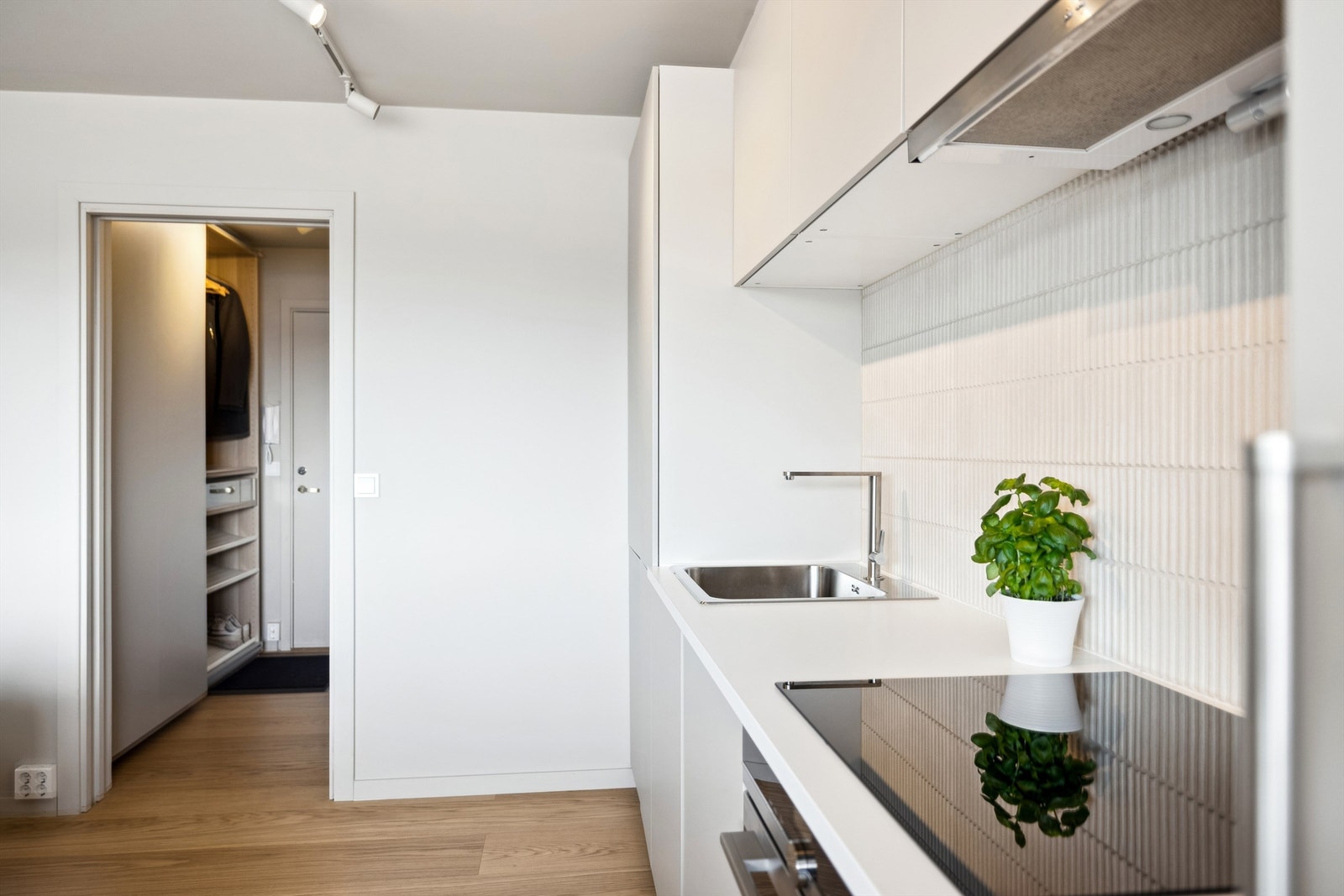 Kjøkken og entré Galleribilde