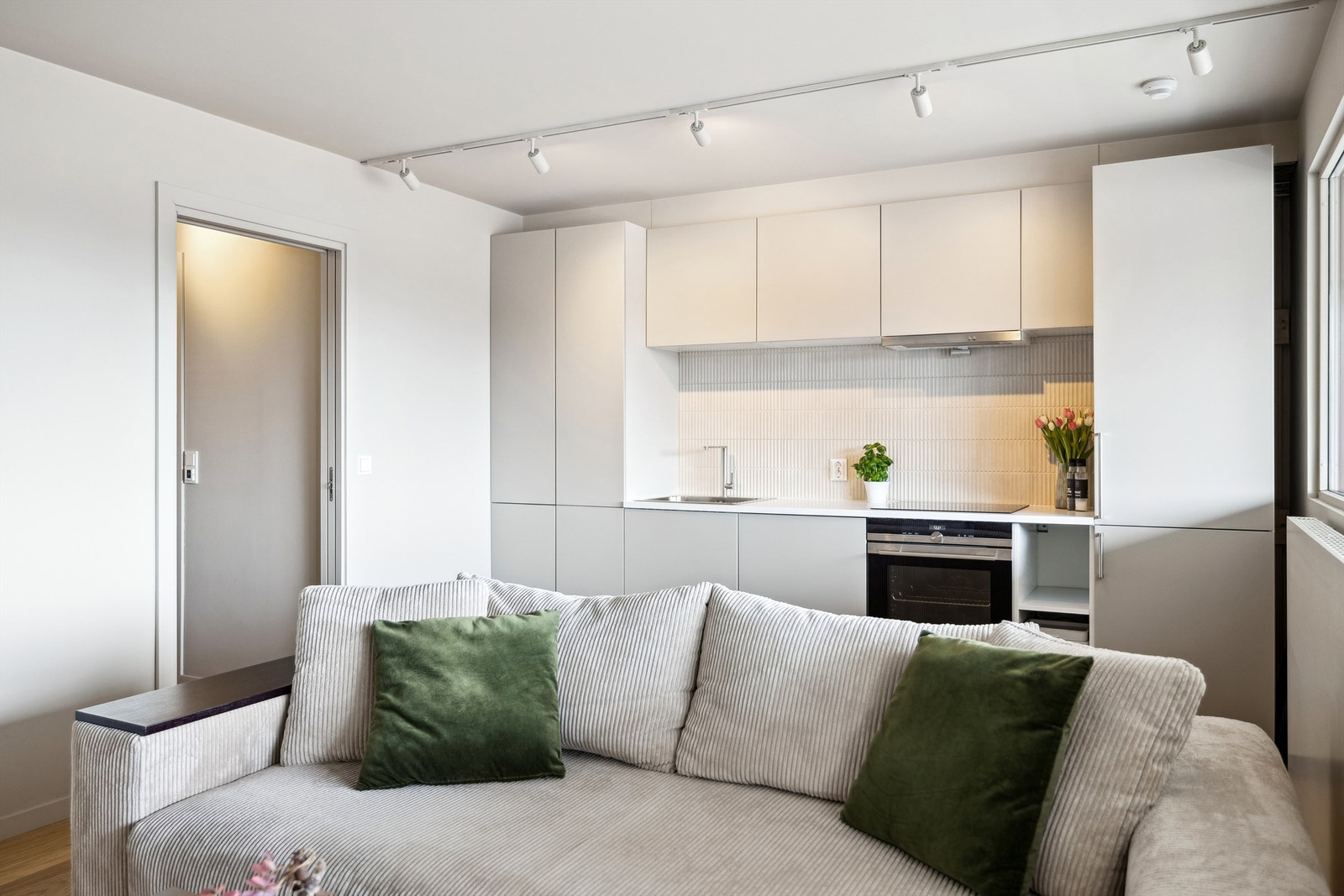 Høy kvalitet på materialvalg gjennom hele boligen Galleribilde