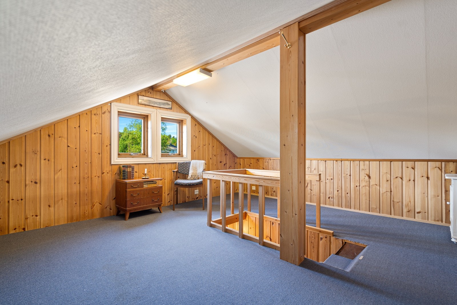 Loft er delvis innredet Galleribilde