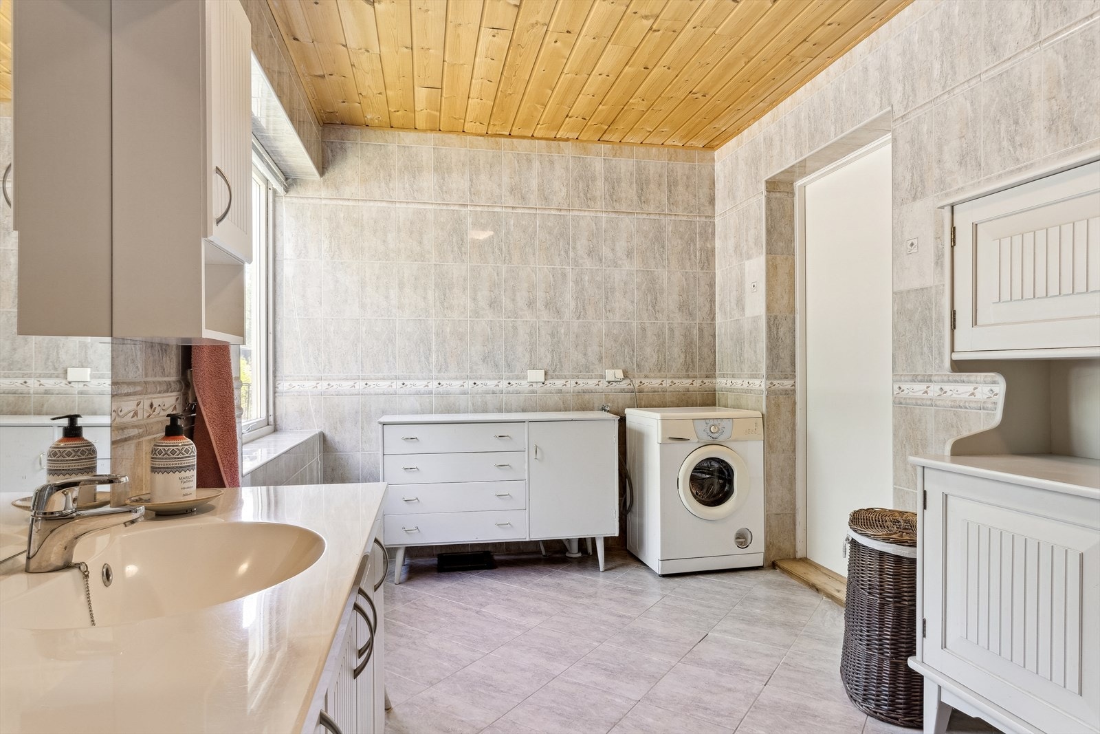 Opplegg for vaskemaskin. Galleribilde