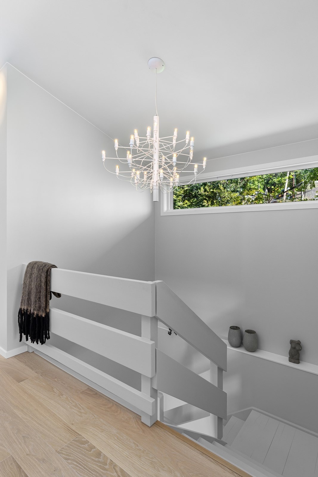 Trapperom med overlys Galleribilde