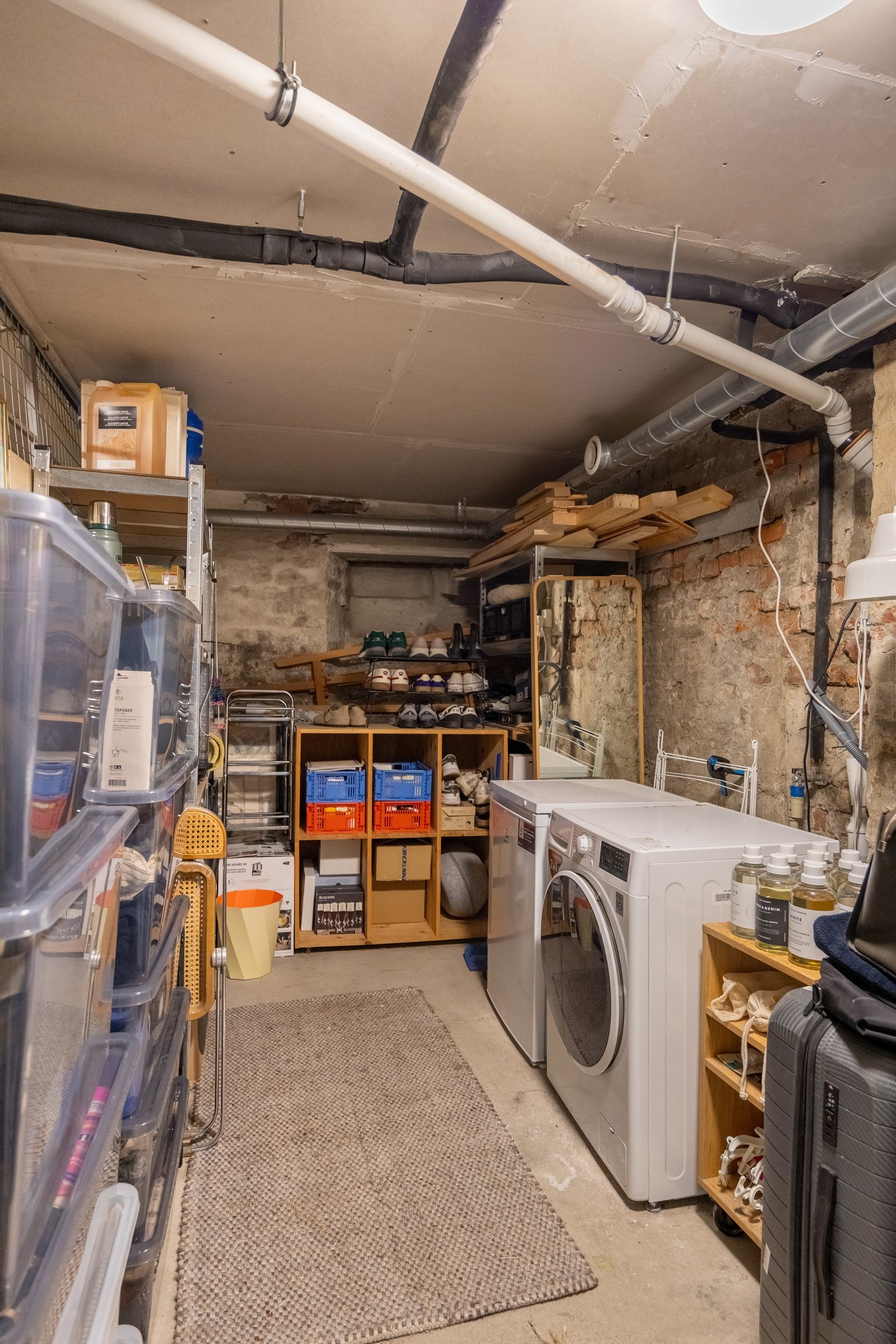 Leiligheten disponerer en romslig kjellerbod med opplegg for vaskemaskin. Galleribilde