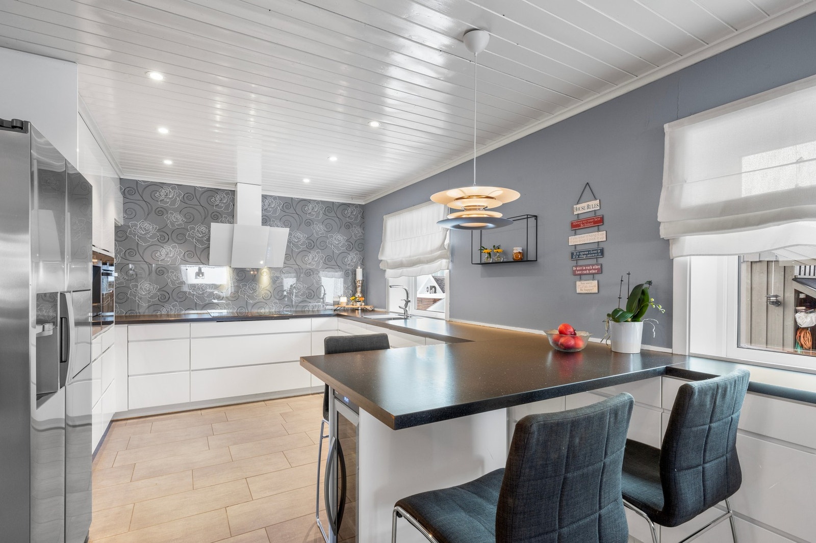 Stort og fint kjøkken med god arbeidsplass Galleribilde