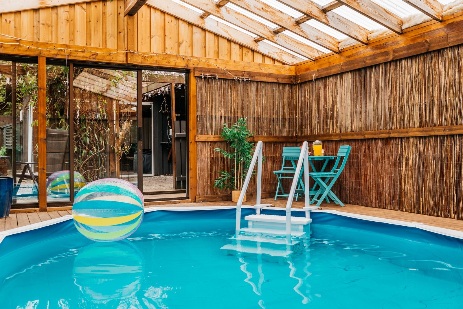 Bassenghuset får deg til å drømme deg bort til sydlige strøk. Galleribilde