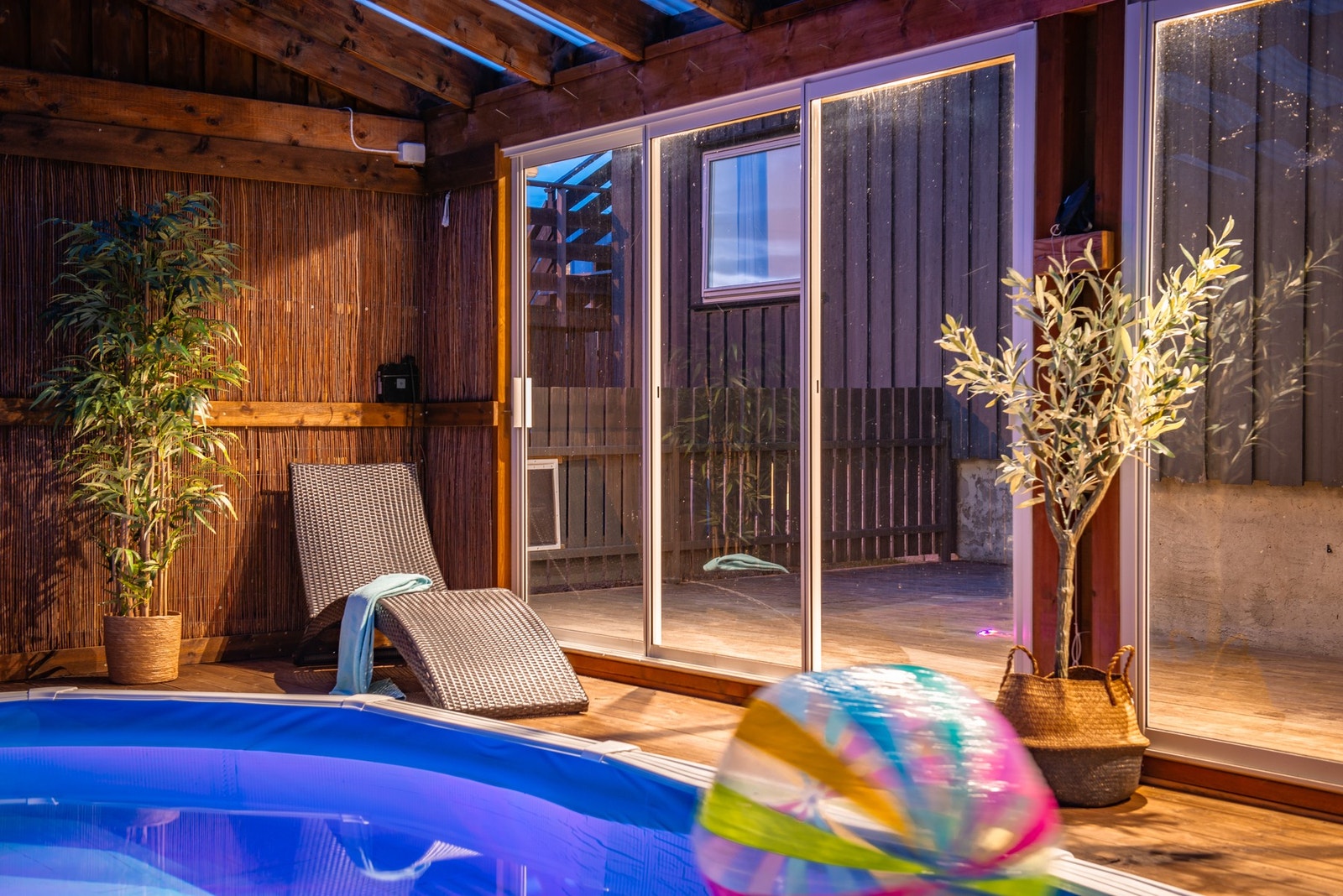 Man burde nesten ta med seg badetøy på visning. Galleribilde