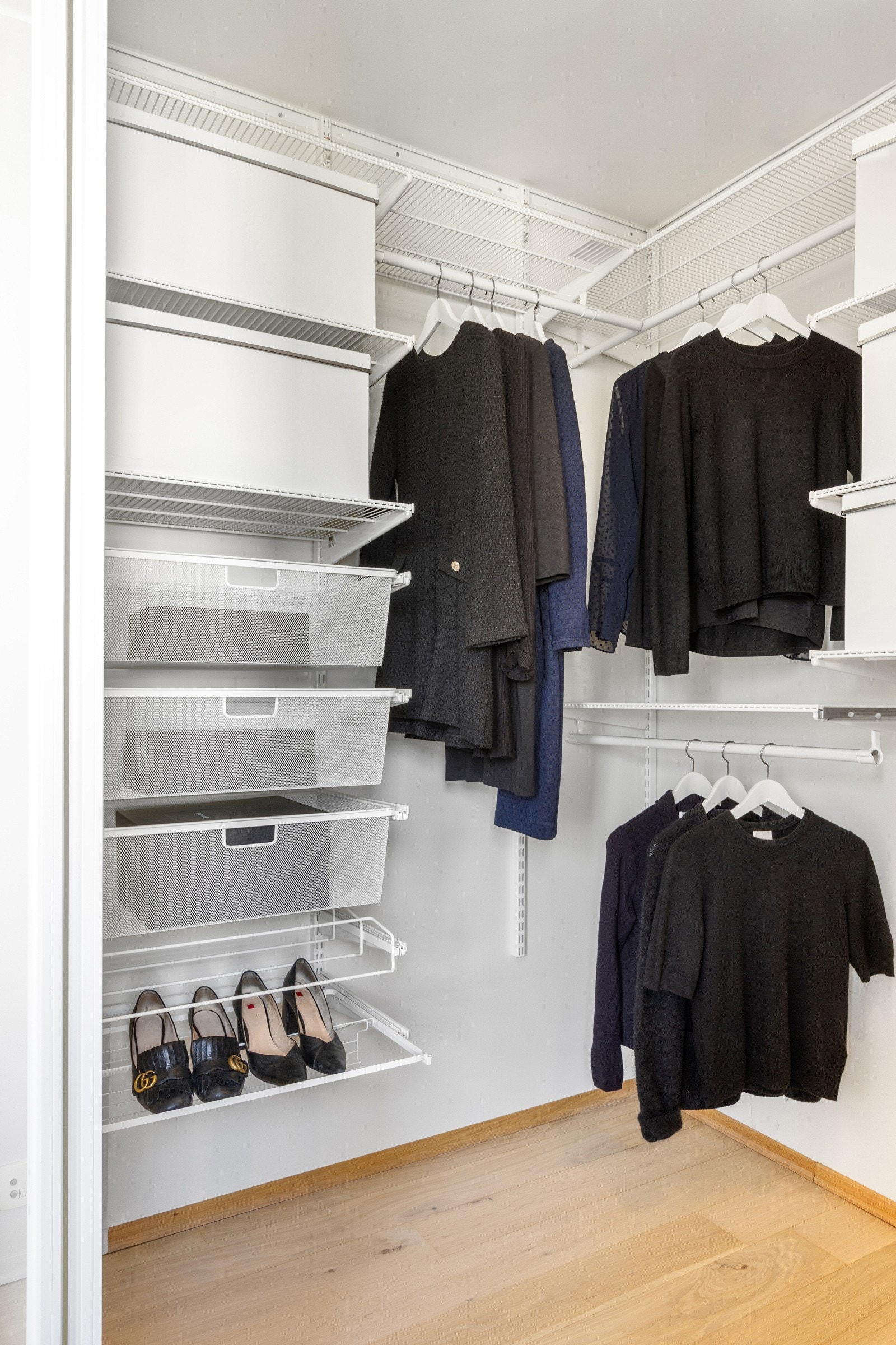 Soverommet har i tillegg en meget praktisk walk-in garderobe med god plass til oppbevaring. Galleribilde