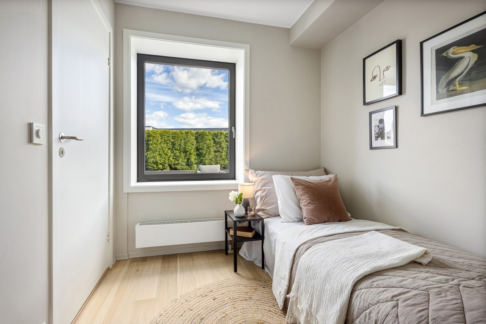 Det andre soverommet har plass til seng, skrivepult eller annet ønsket møblement. Galleribilde