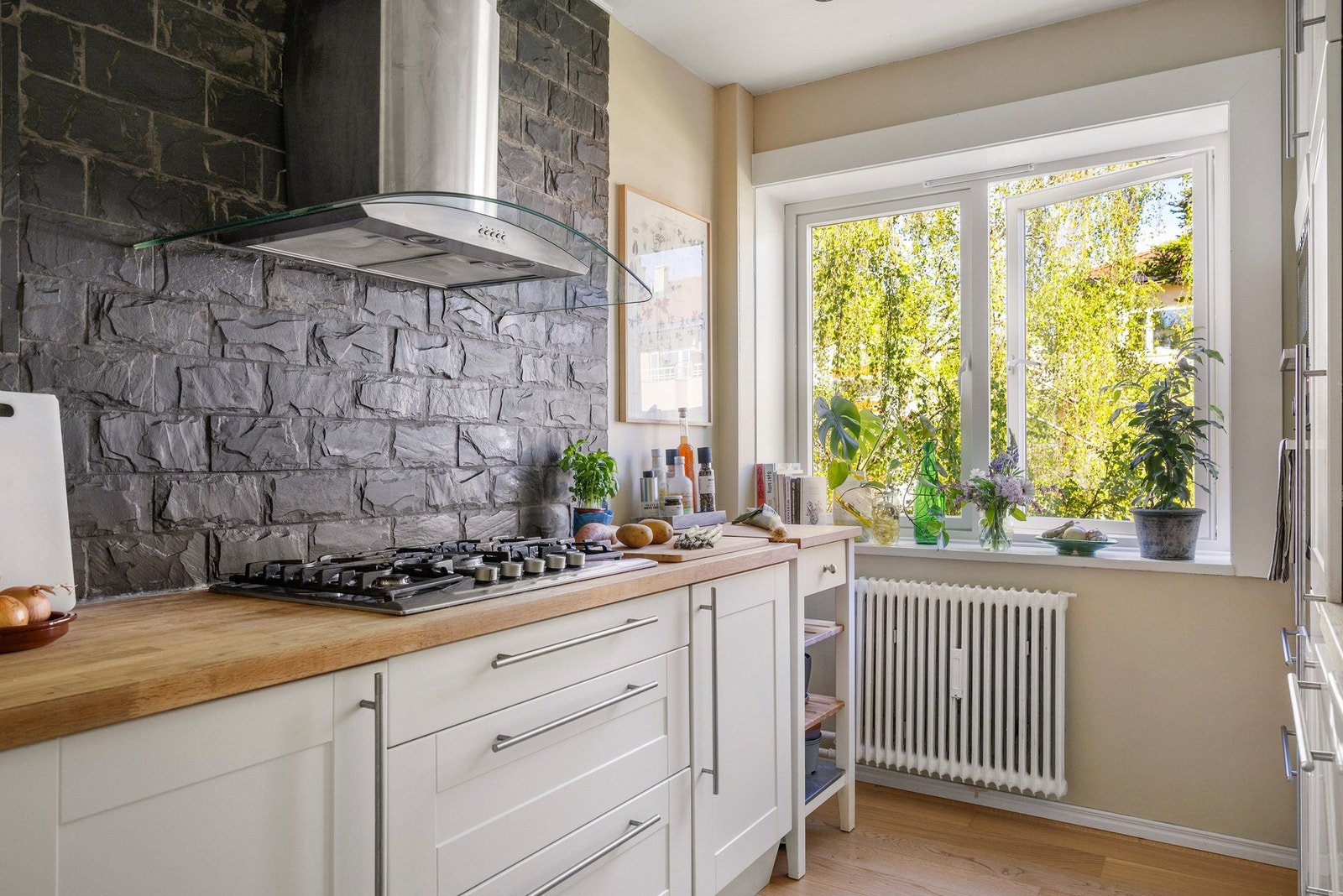 Kjøkkenet ligger mot rolig bakgård. Galleribilde