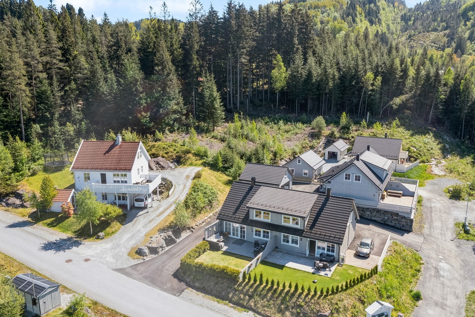 Det er mange flotte turmuligheter i nærheten, og kort avstand til badeplass og båthavn i Vikøy Galleribilde