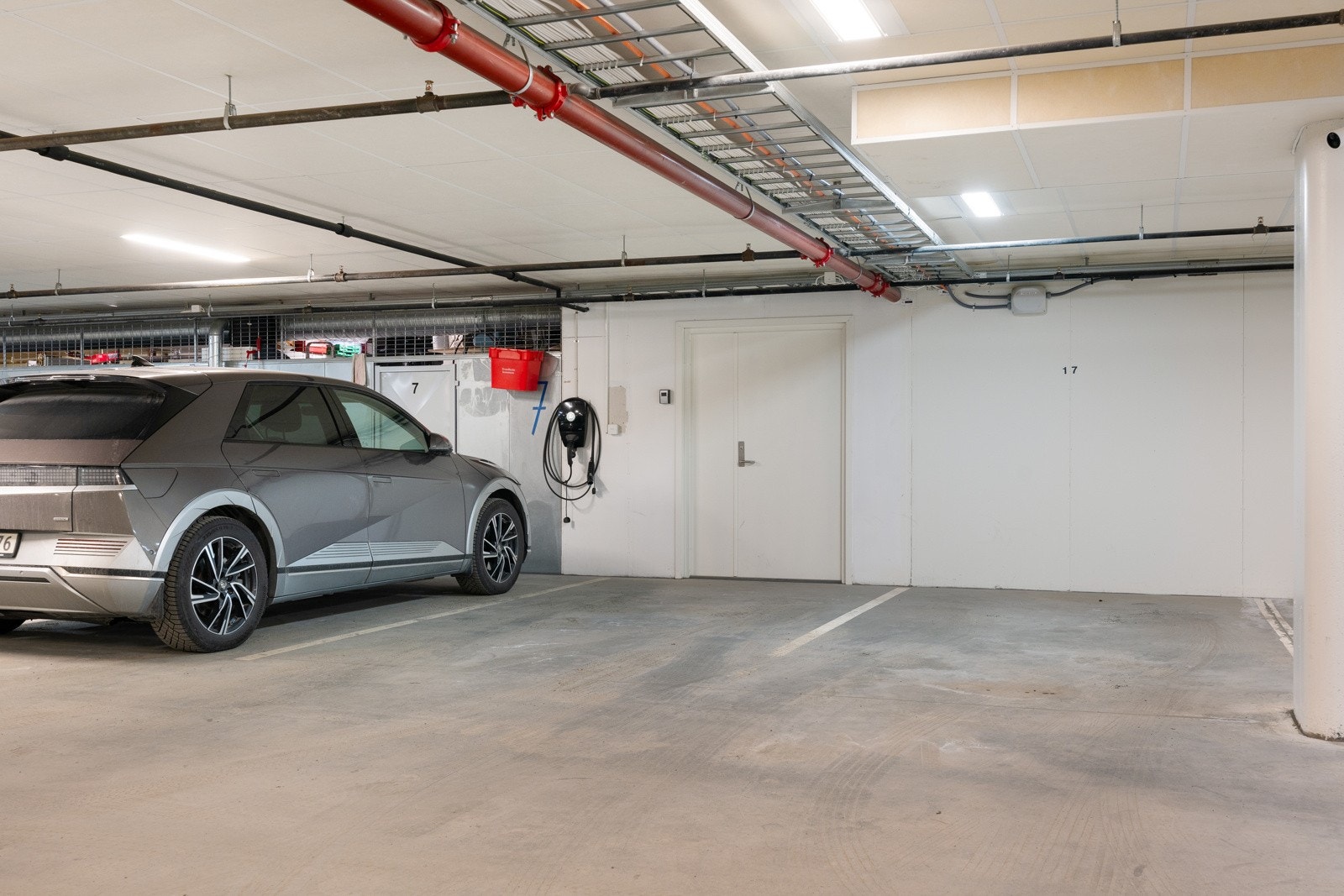 Boligen disponerer 2 parkeringsplasser i oppvarmet p-kjeller. Galleribilde