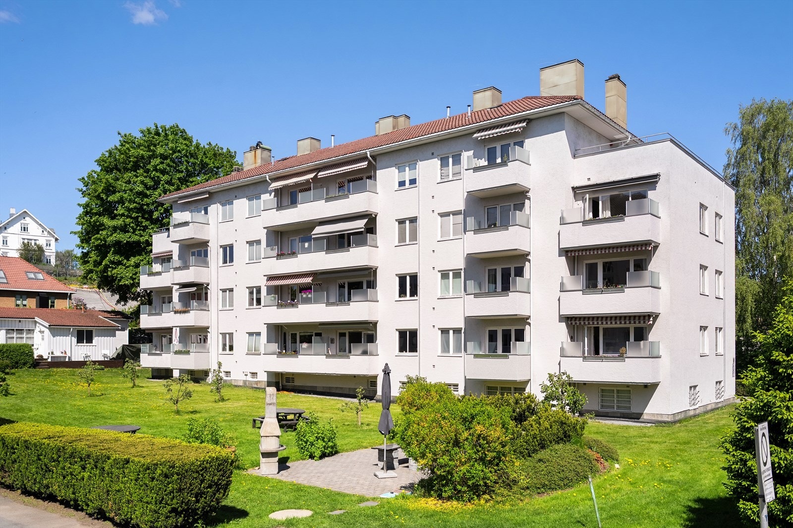 Fasade mot hagen - Velkommen til visning søndag 25. mai og mandag 26. mai! Galleribilde