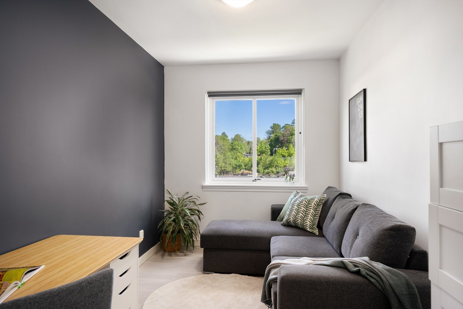 Soverom 2 er idag innredet som kontor og oppholdsrom Galleribilde