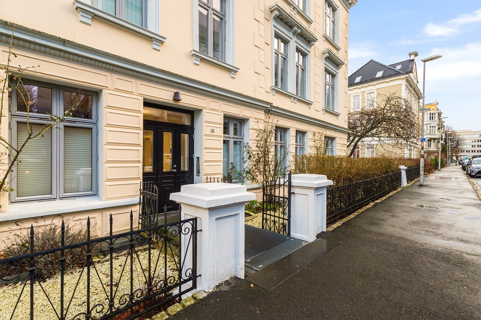 -Sameiet har en felles koselig hage og felles sykkel bod - Galleribilde