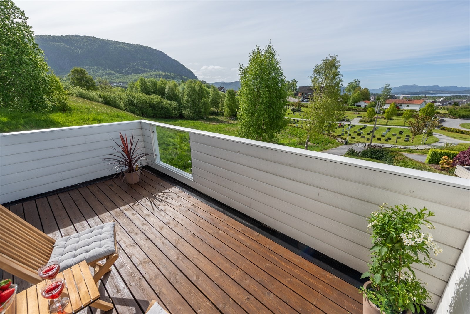 En leilighet i 2. etasje med en vestvendt balkong på 9 m2. Galleribilde