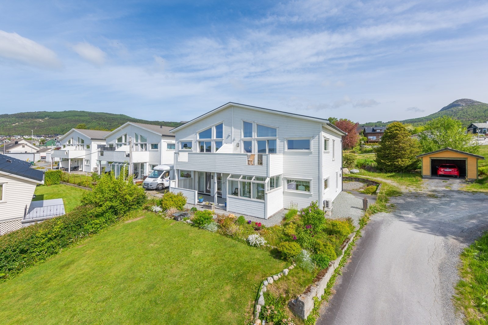 Eiendomsmegler Norge v/ Runar Fiskå har gleden av å presentere Skogstjernevegen 8B! Galleribilde