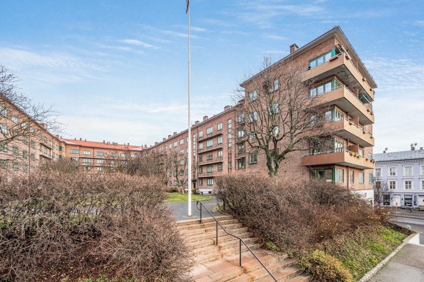 Galgeberg Borettslag ligger tilbaketrukket på en høyde med parkmessig opparbeidet fellesareal Galleribilde